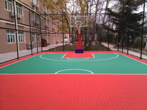 煙臺(tái)開(kāi)發(fā)區(qū)富士康慧泓家苑室外藍(lán)球場(chǎng)